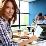 Photo woman working with new startup project in modern loft.